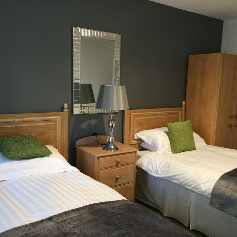 Ferrybridge Hotel