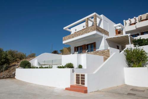 Villa Marelia - Seafront Villa With Infinity Pool