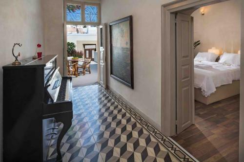 Sandandstone Villa Santorini