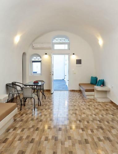 Church And Cave - Santorini Private Residences