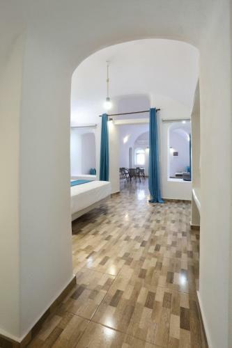 Church And Cave - Santorini Private Residences