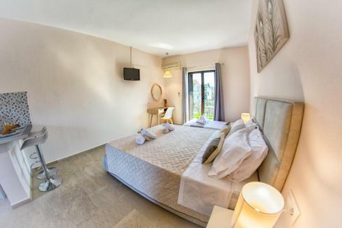 Costas Apartments