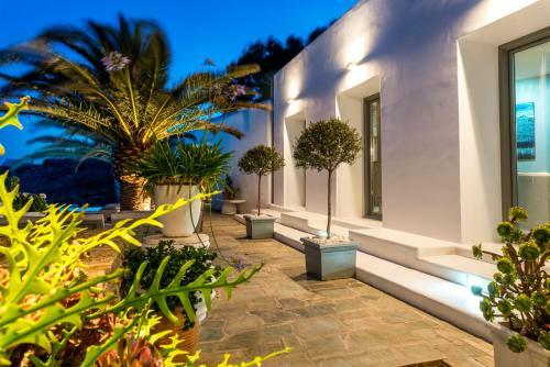 Villa The White House - Half Off And Risk Free Cancellation Policy