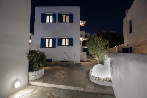 Olive Tree, Mykonos Town House With Pool