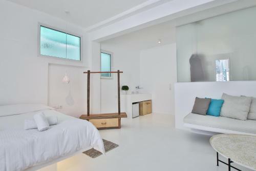Hostal Arktos White Apartments