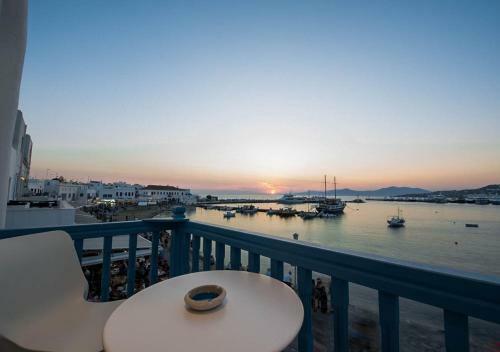 White Memories, Seafront Luxury Apartment Mykonos