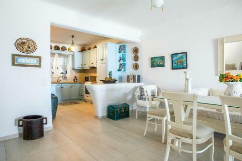 Beachfront Villa Giovanna - Premium Location & Jacuzzi