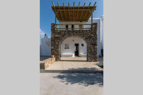 Ryakia Villa, 5 Min Away From Super Paradise Beach