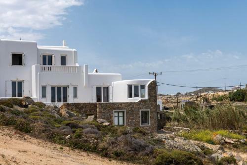 Ryakia Villa, 5 Min Away From Super Paradise Beach