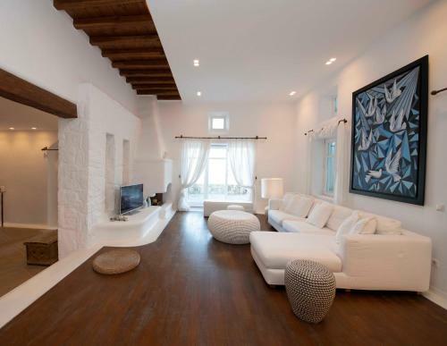 Near Ornos 6-bedroom Villa