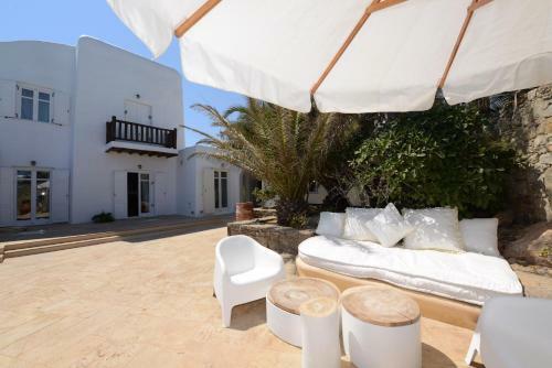 Near Ornos 6-bedroom Villa
