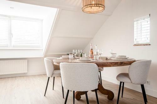 Yucca Beachhouse - Luxury Loft Apartment