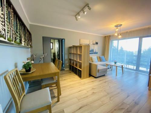 Bright Apartment With Balcony Mountain View