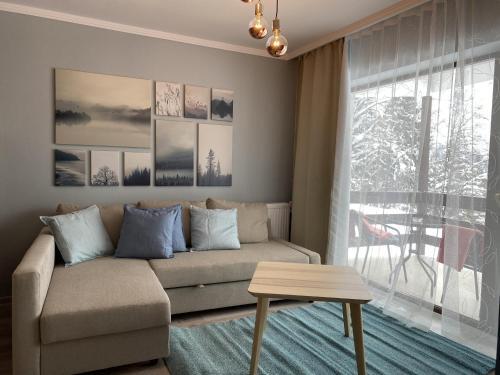 Bright Apartment With Balcony Mountain View