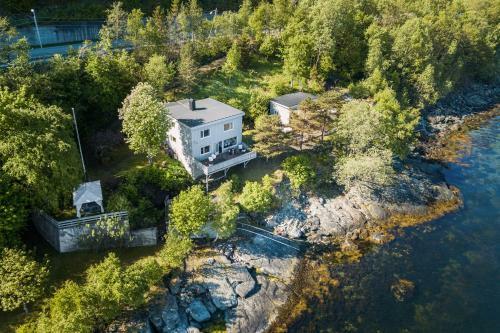 Private House & Bungalow By The Sea