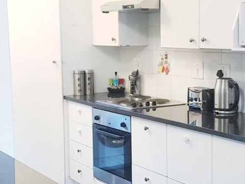 Sunny Spacious Northriding Apartment Uncapped Wifi