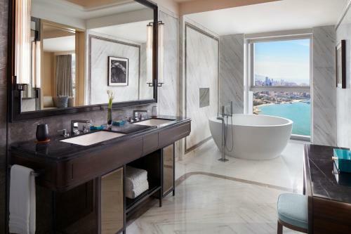 Hotel The St Regis Qingdao