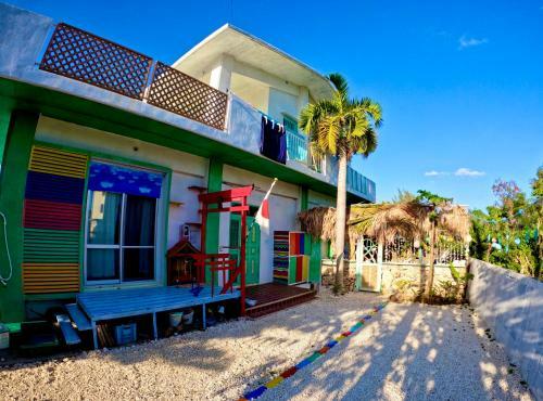 Hostal Happy Island Miyako