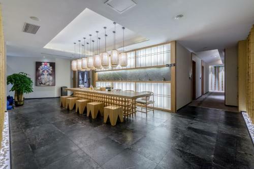 Hotel One House