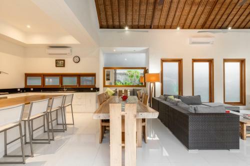 La Heavens 3br Villa By Azure