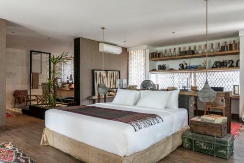 The V House Bali - Luxurious Designer Villa In Canggu
