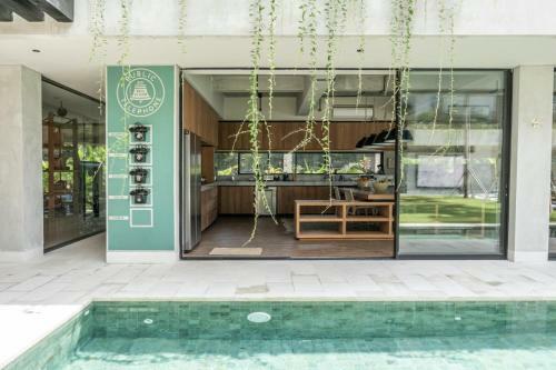 The V House Bali - Luxurious Designer Villa In Canggu