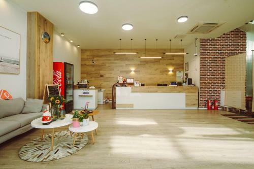 J Hotel