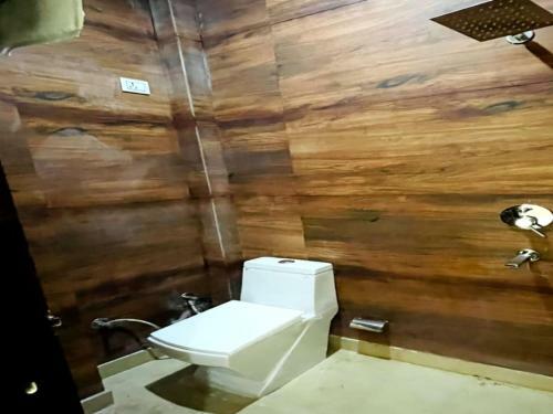 Oyo 86459 Royal King Hotel