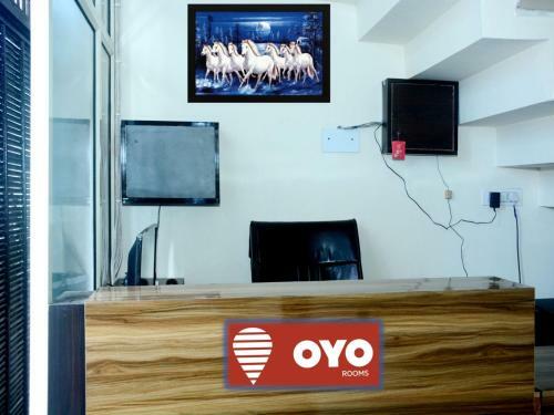 Oyo 86459 Royal King Hotel