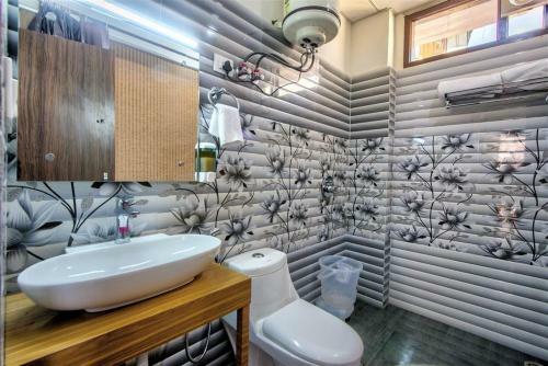 Hotel Chandel Royal Cottage Crc