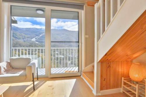 Bright 2 Bedroom Apartment