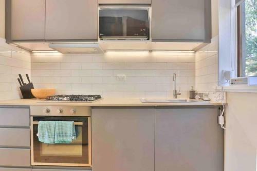 Bright 2 Bedroom Apartment