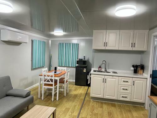 White Cliffs Self Contained Cabin Accommodation