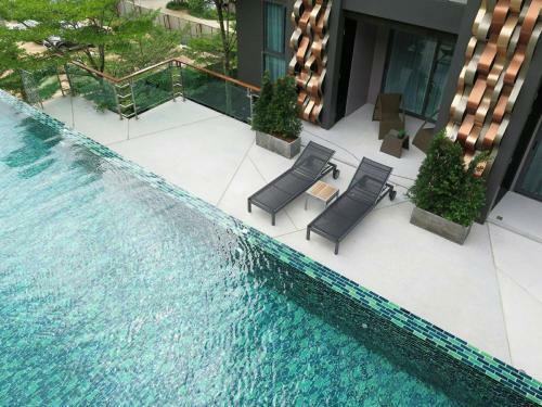 Pool Front Sexy Studio Fully Furnished Apartment