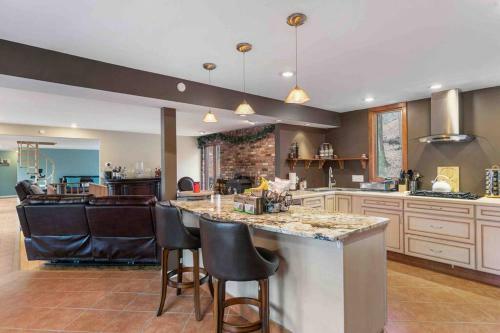 Mt. Carmel Getaway On Sleeping Giant W/ Swim Spa