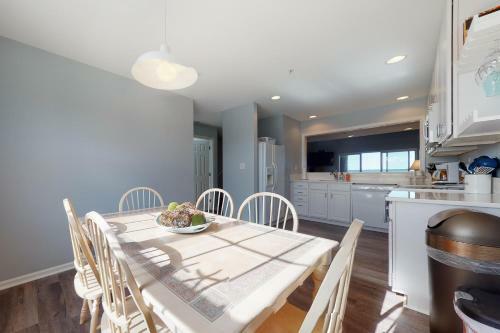 Bethany Bay --- 4306 Pettinaro