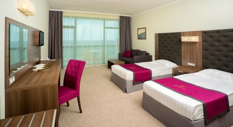 Hotel Marina Grand Beach