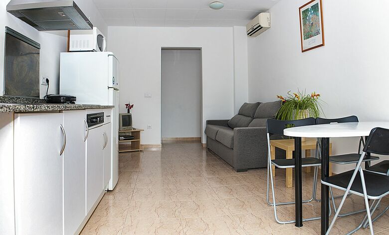 Iris Aparthotel