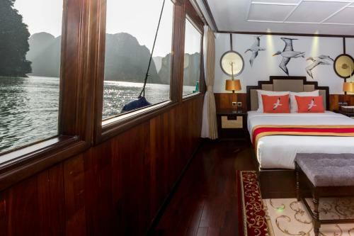 L'azalee Cruise Halong
