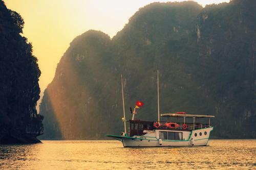 L'azalee Cruise Halong