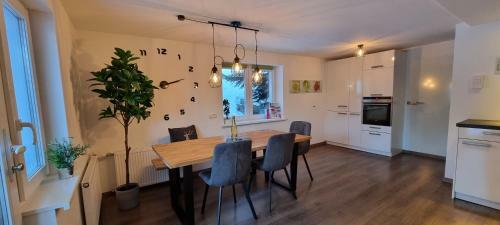 Apartamento Haus Tisch