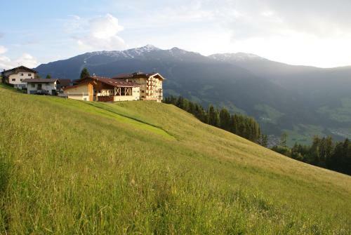 Posada Gasthof Tannen - Alm