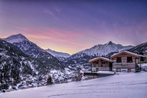 Chalets - The Peak