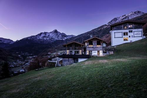 Chalets - The Peak