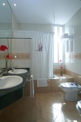 Hotel Mondragon