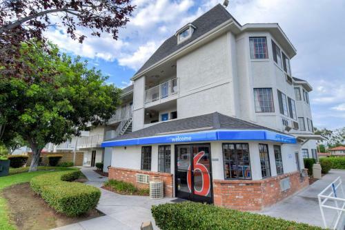 Motel 6 Escondido