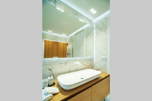 Brand New Luxurious Modern Apartment