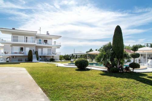 Family Maisonette With Pool #3
