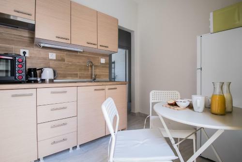 Chelona Apartments