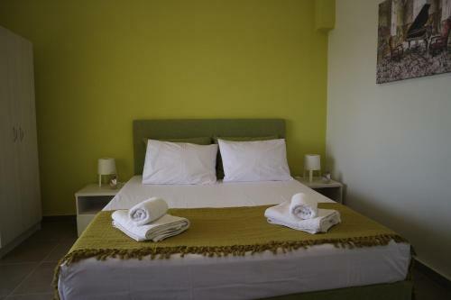 Chelona Apartments